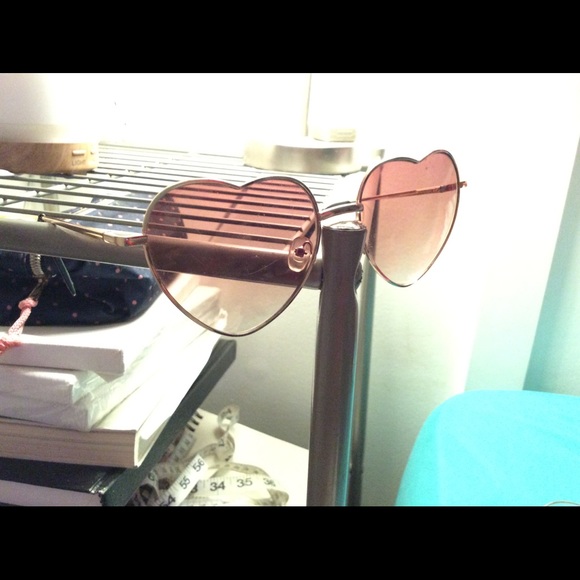 Cute trendy heart sunglasses - Picture 4 of 5